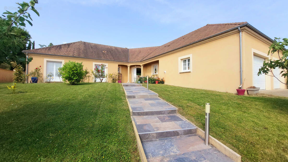 Maison à PONT-SUR-YONNE