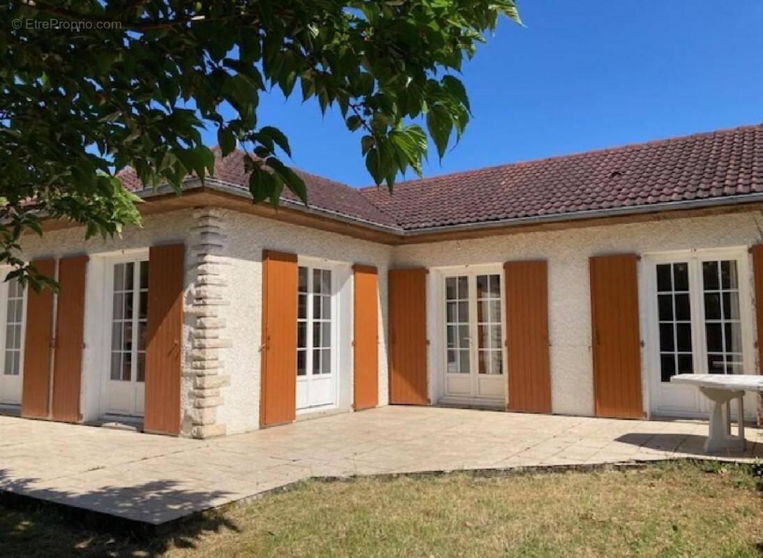 Maison à RUFFEC