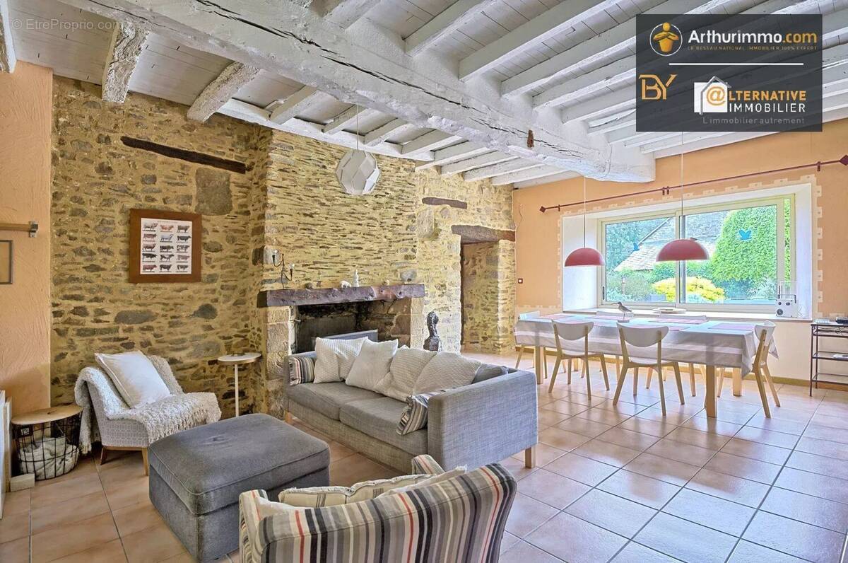 Maison à DOMAGNE