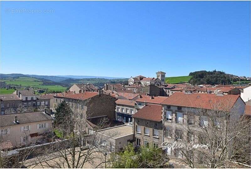 Appartement à SAINT-GENEST-LERPT