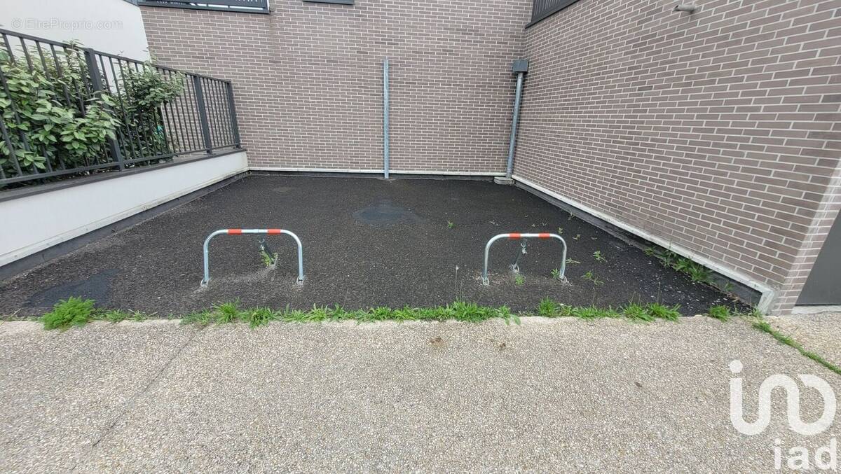 Photo 1 - Parking à CORMEILLES-EN-PARISIS