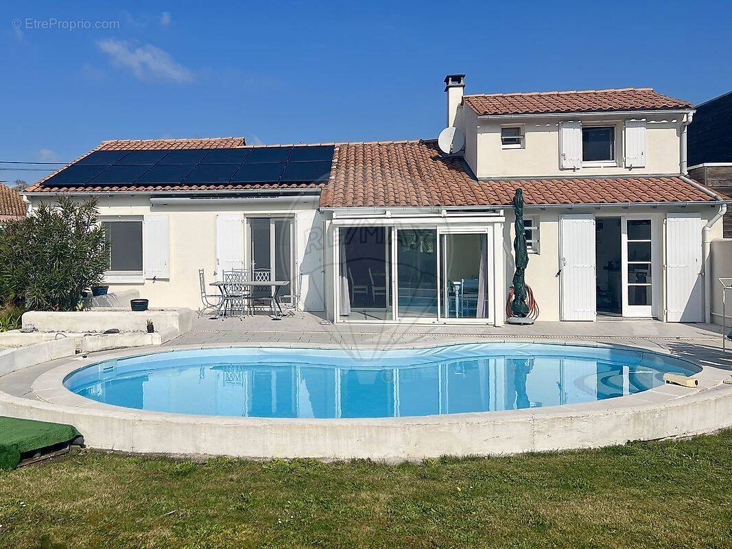 Maison à CHAILLEVETTE