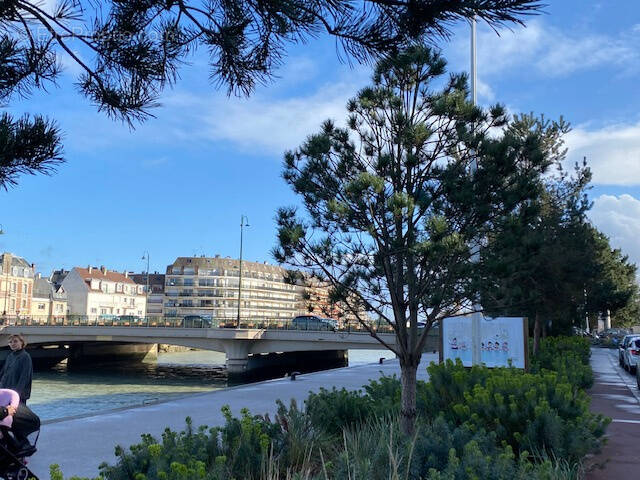 Parking à TROUVILLE-SUR-MER