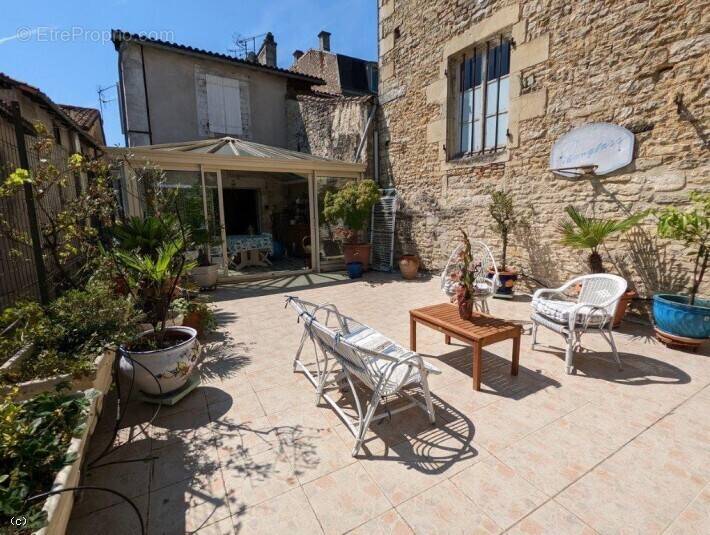 Maison à RUFFEC