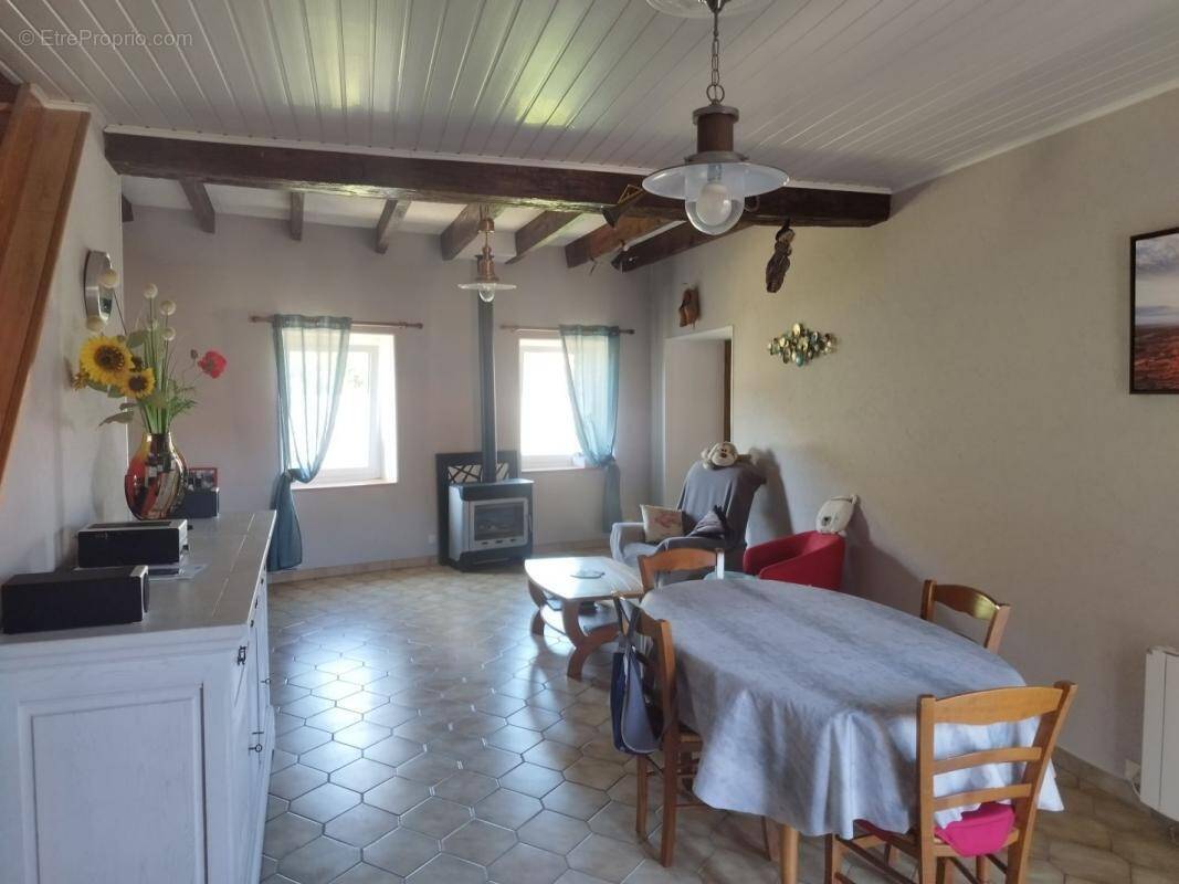 Maison à LIMONY