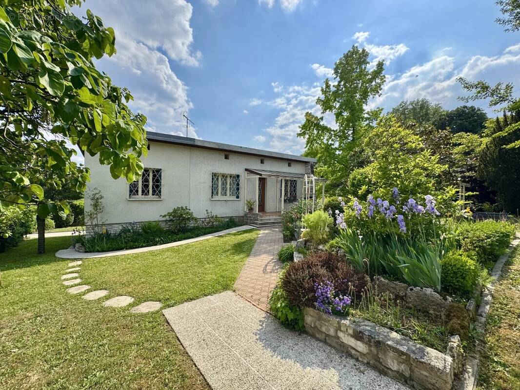 Maison à VERRIERES-LE-BUISSON