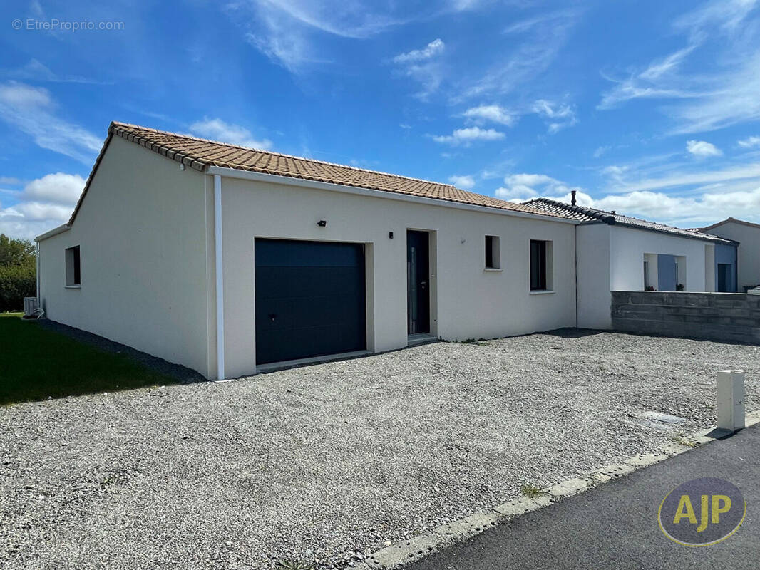 Maison à SALLERTAINE