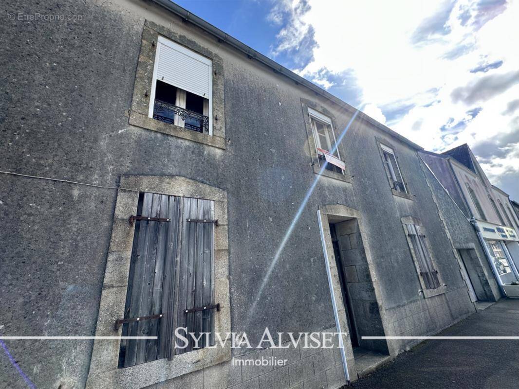 Maison à PLONEVEZ-PORZAY