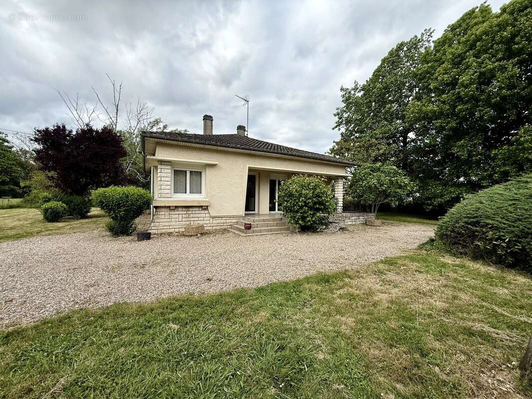 Maison à PINEUILH