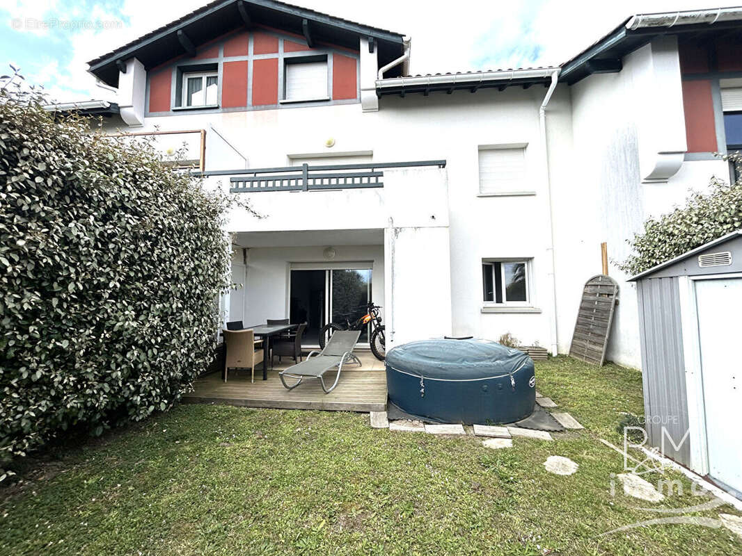 Appartement à TOSSE