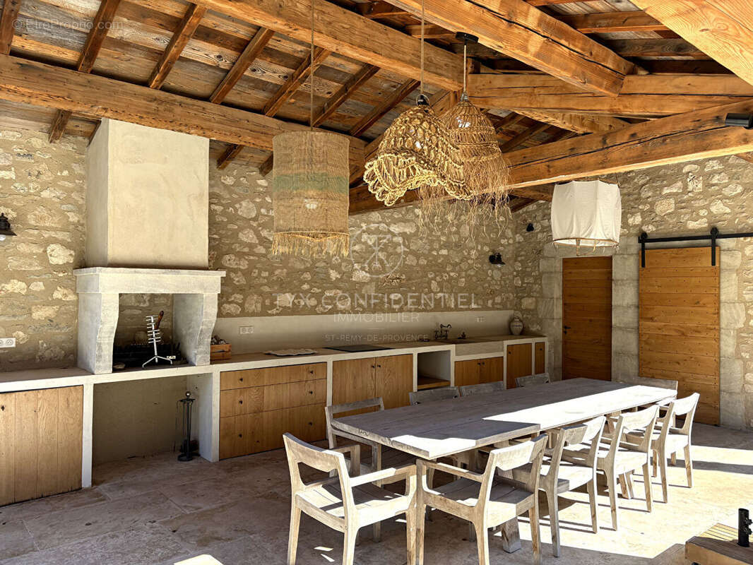 Maison à MAS-BLANC-DES-ALPILLES