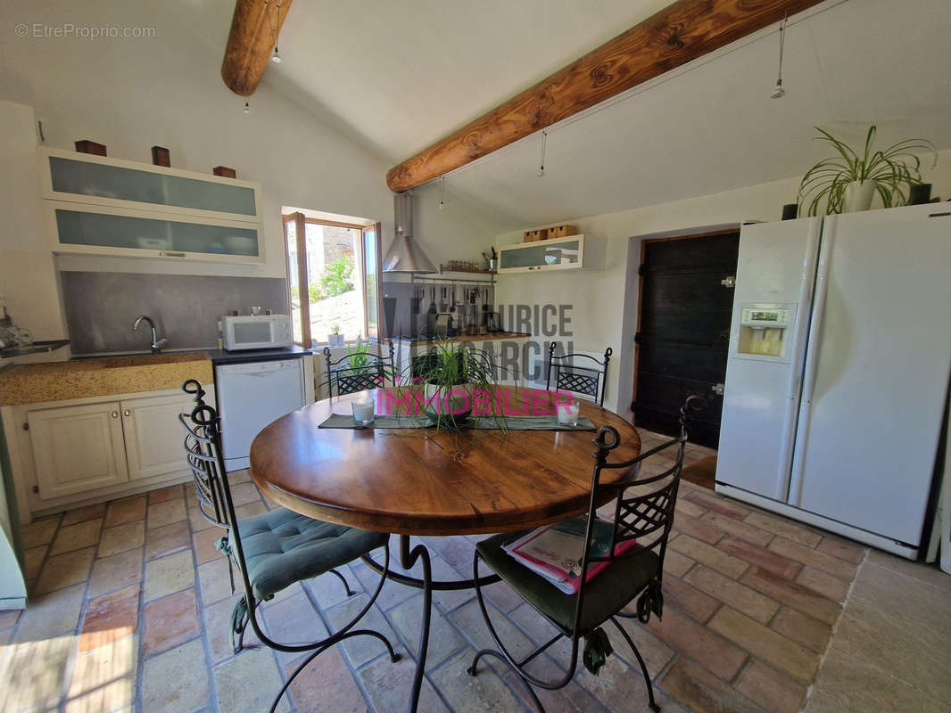 Maison à FONTAINE-DE-VAUCLUSE