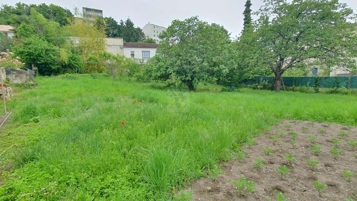 Terrain à ANGOULEME