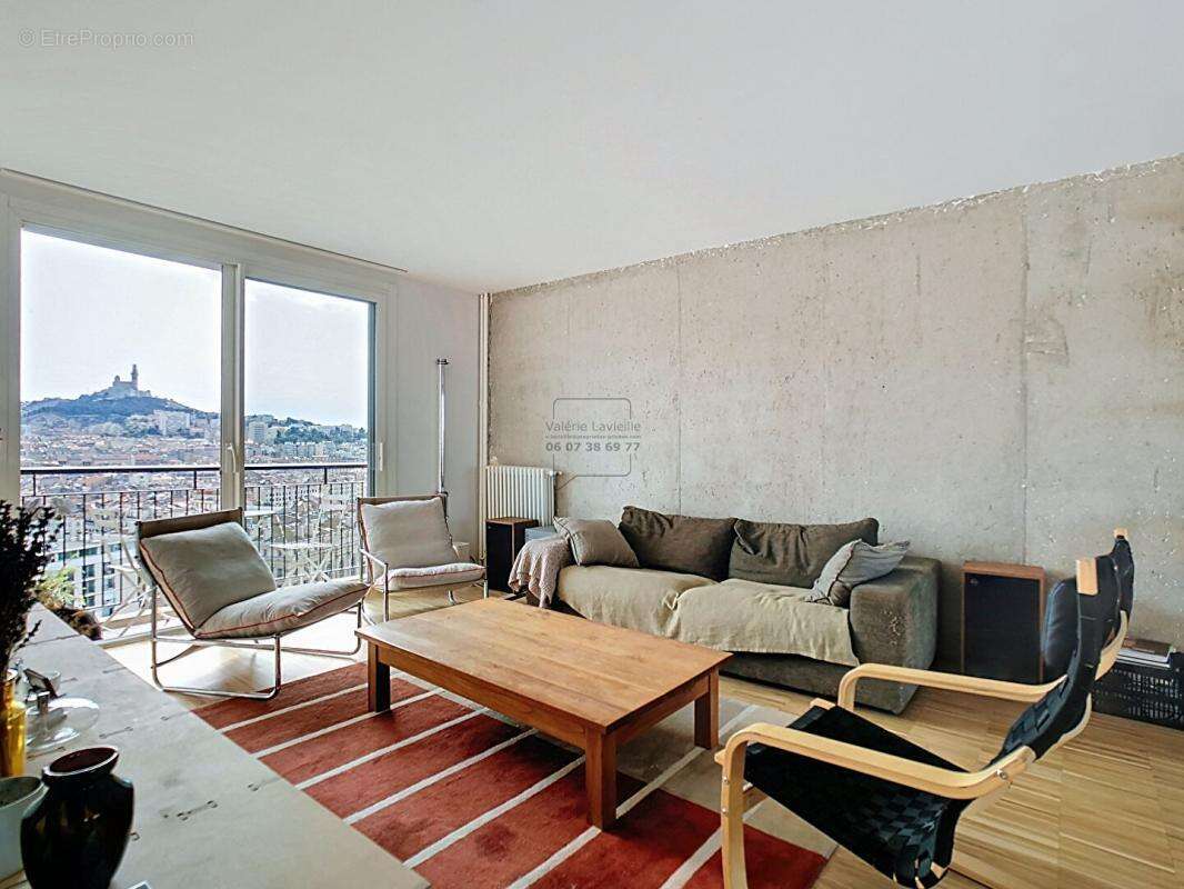 Appartement à MARSEILLE-1E