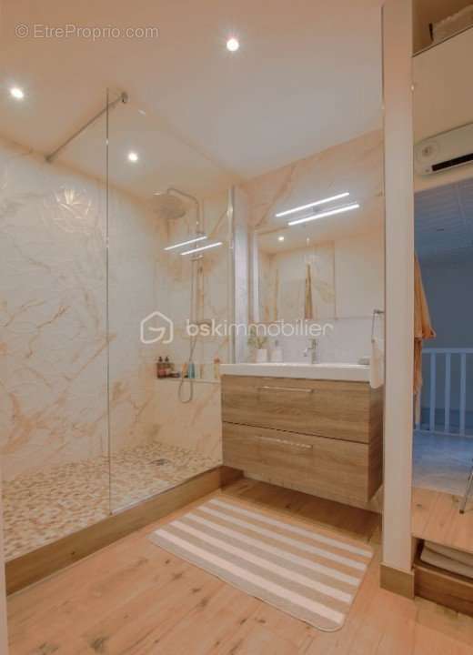 Appartement à VALLAURIS