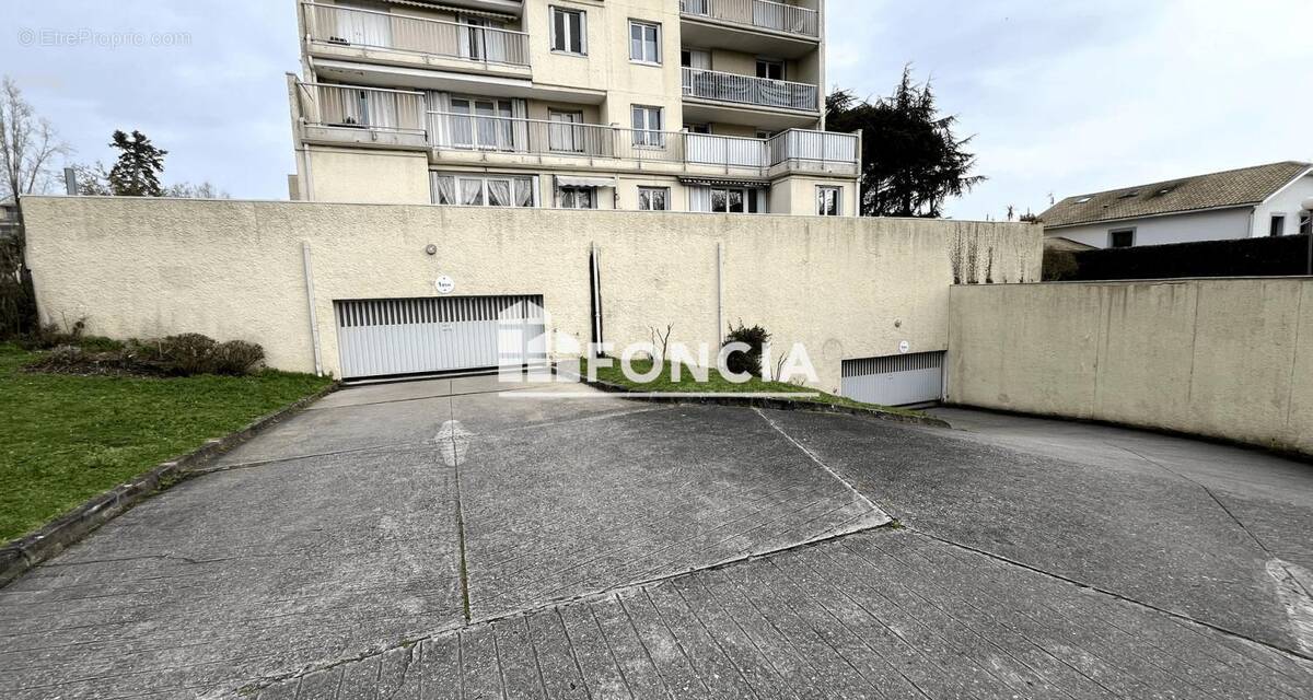 Parking à GRADIGNAN