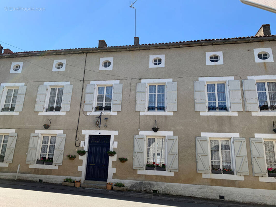 Maison à CHAMPAGNE-MOUTON