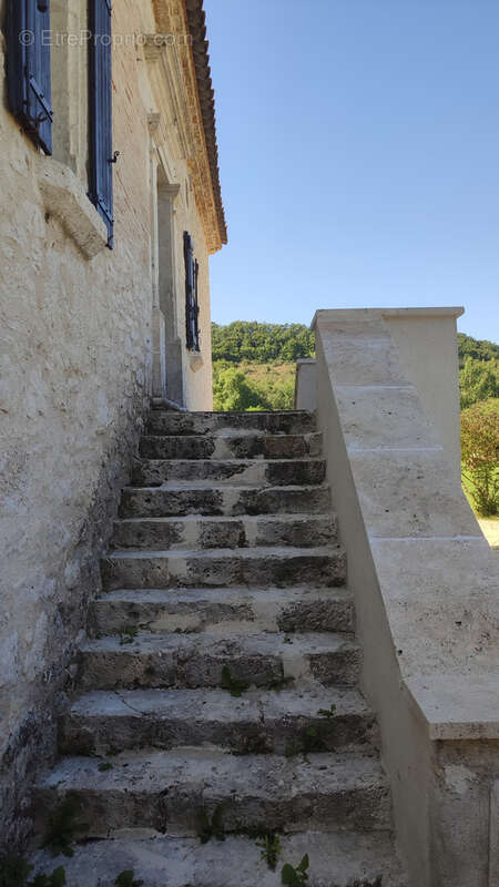 Maison à MONTAIGU-DE-QUERCY