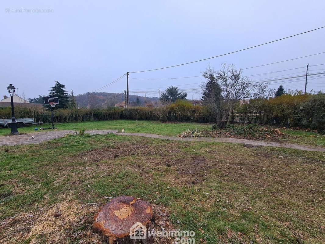 Une façade de 25 mètres. - Terrain à ONCY-SUR-ECOLE
