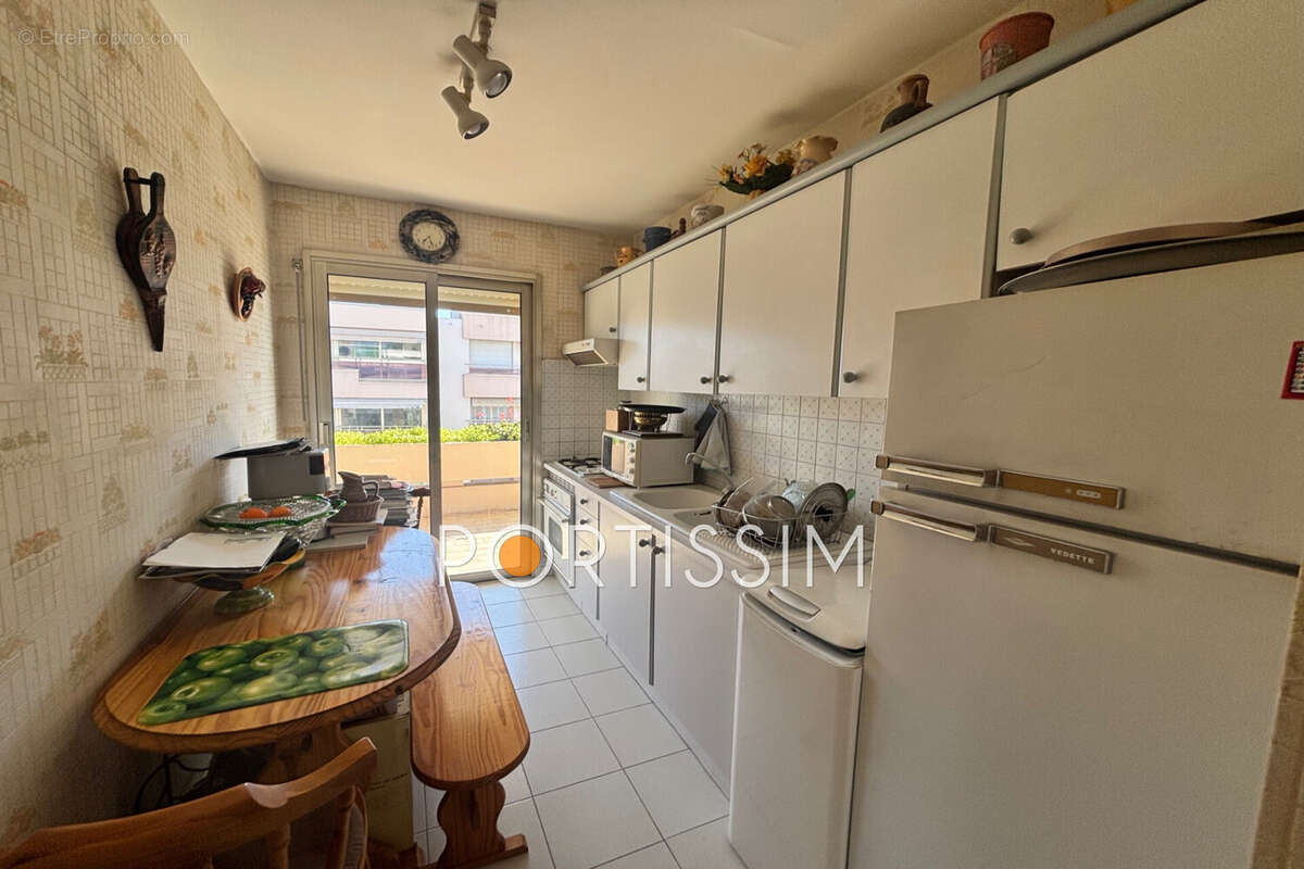 Appartement à SAINT-LAURENT-DU-VAR