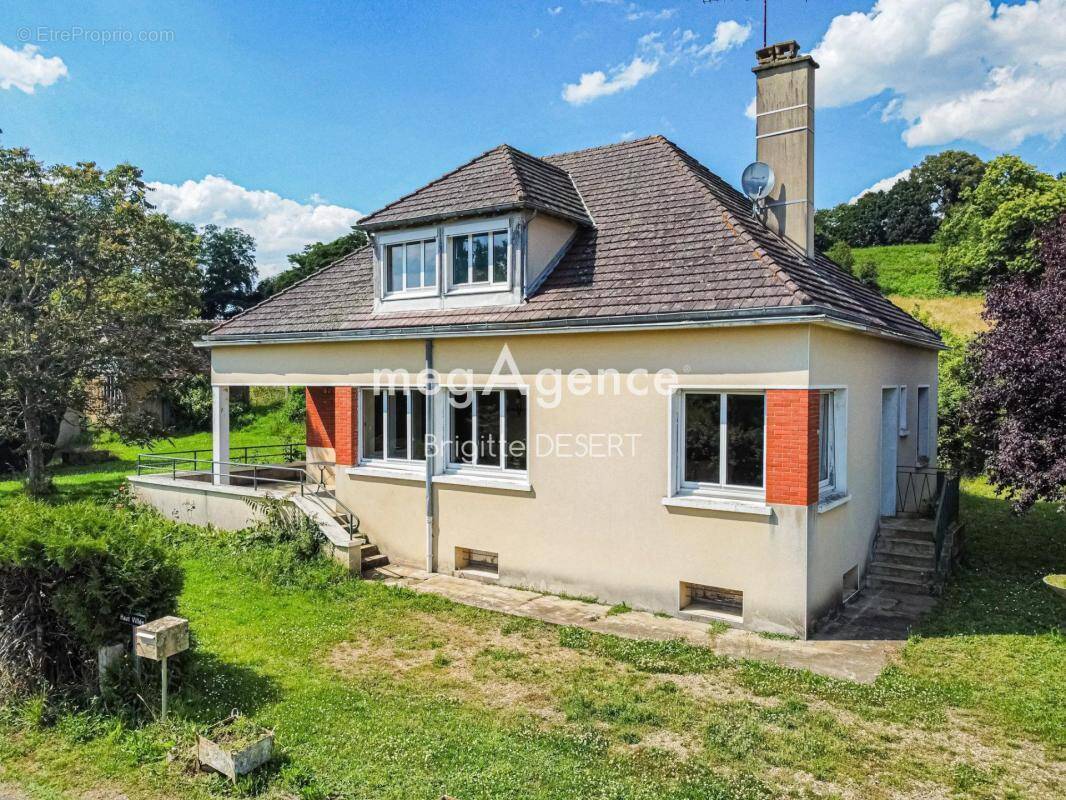 Maison à SAINT-COSME-EN-VAIRAIS