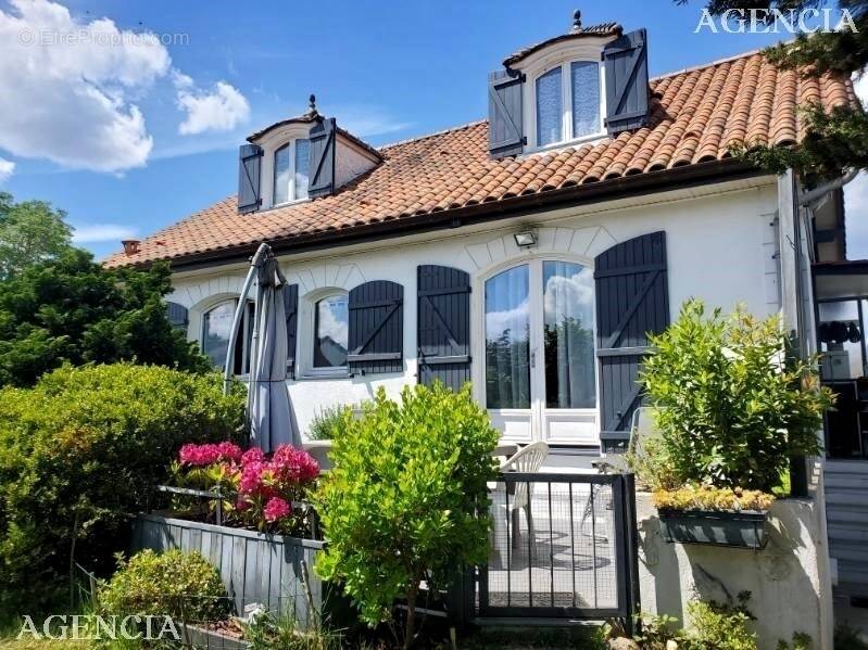 Maison à LA QUEUE-EN-BRIE