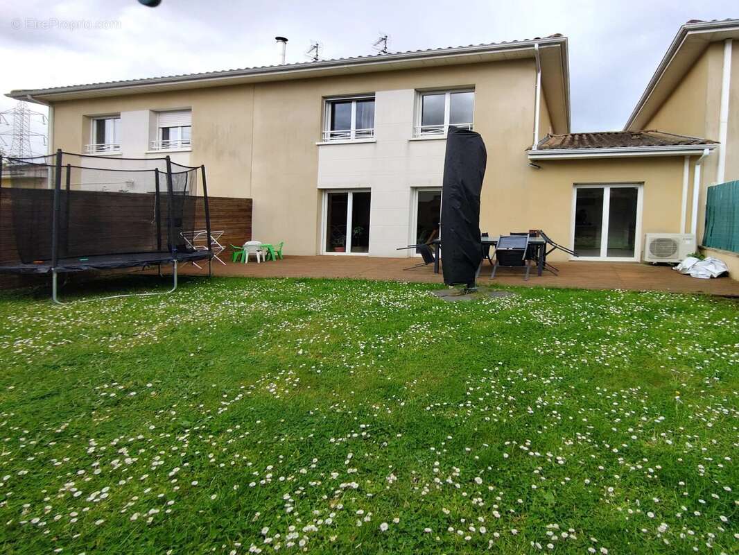Maison à LEOGNAN