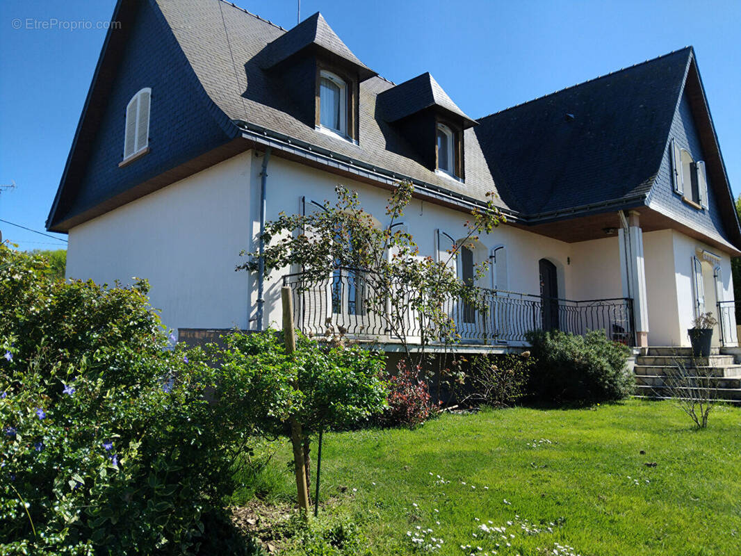 Maison à COSSE-LE-VIVIEN