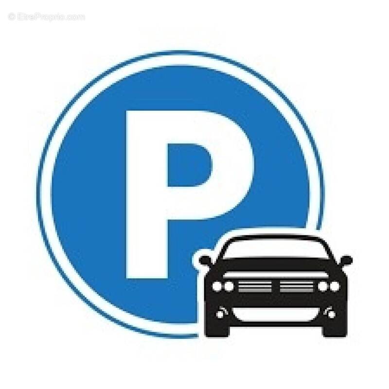 Photo 1 - Parking à REIMS