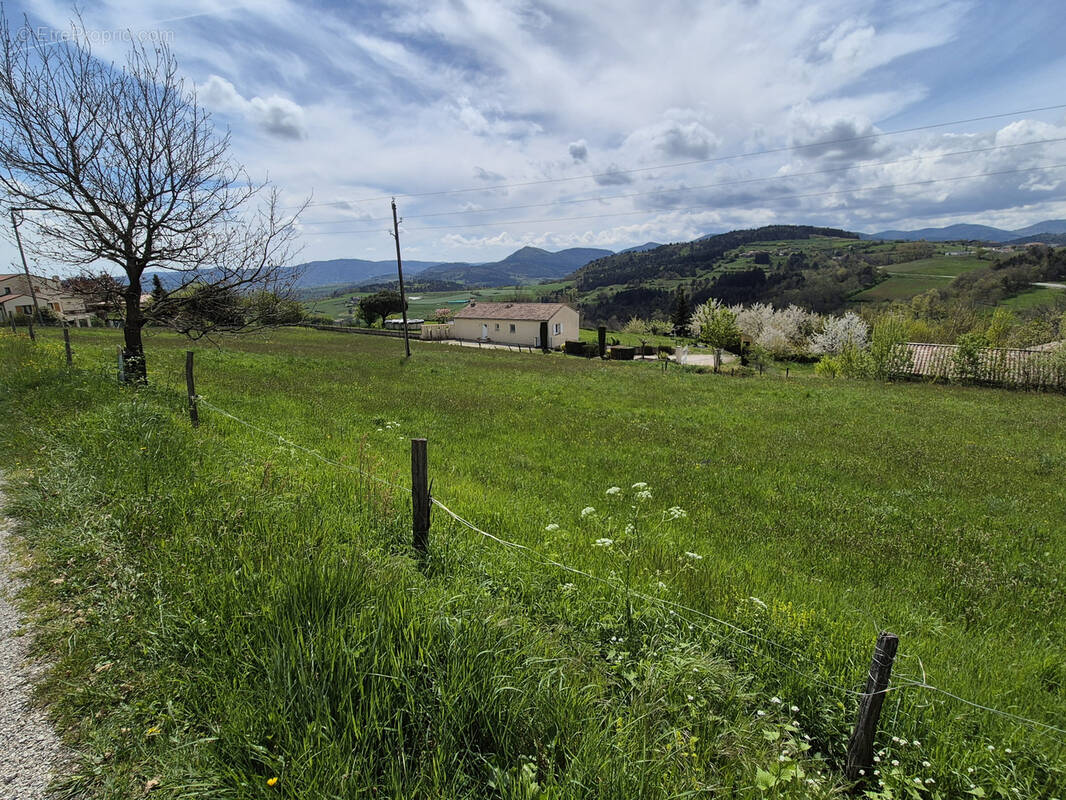 Terrain à SAINT-VICTOR