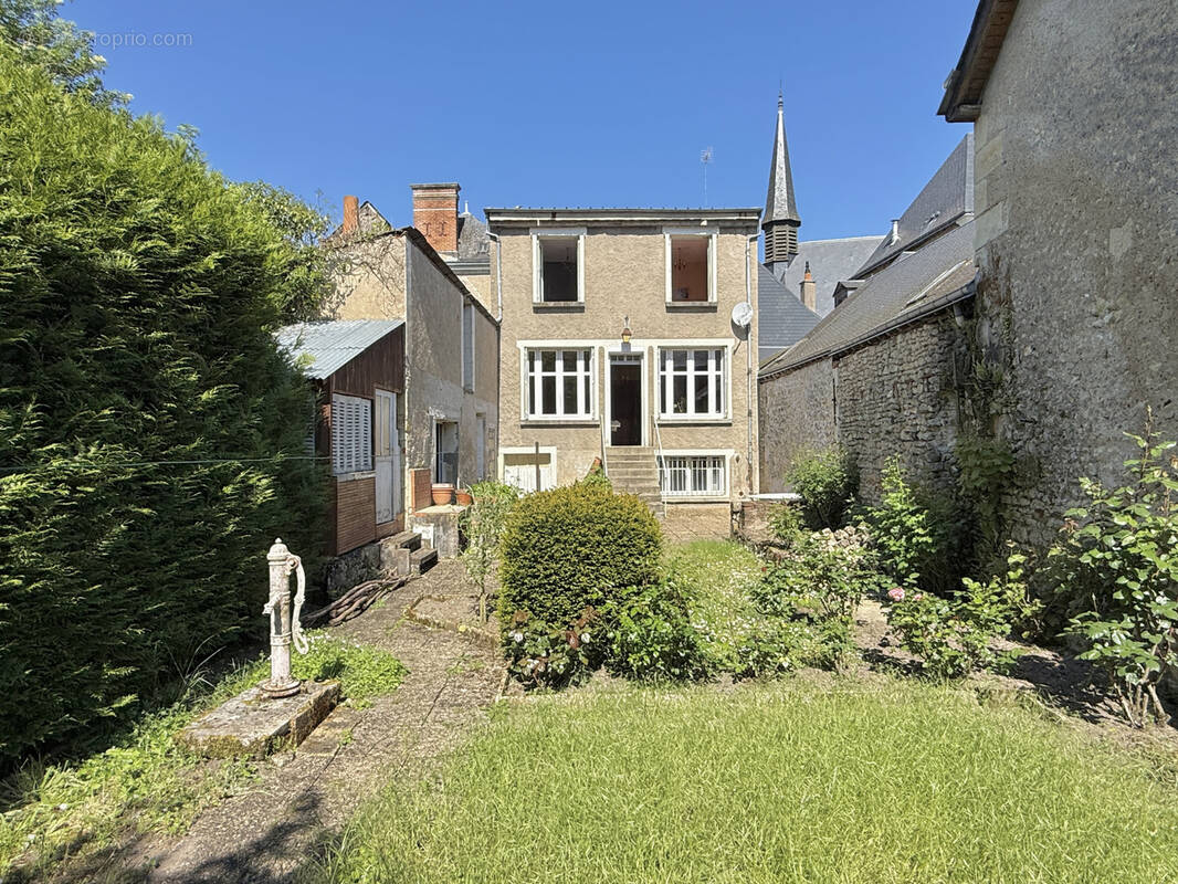 Maison à POCE-SUR-CISSE