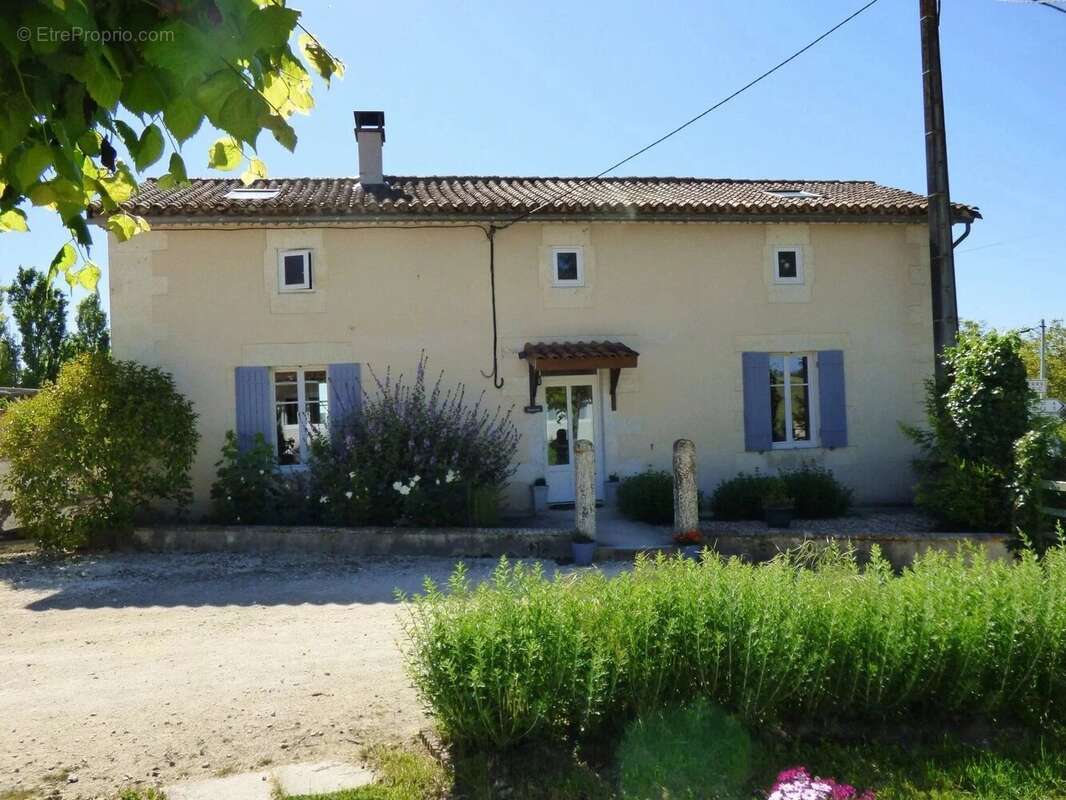 Maison à AUBETERRE-SUR-DRONNE