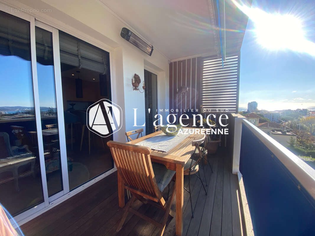 Appartement à SAINT-LAURENT-DU-VAR