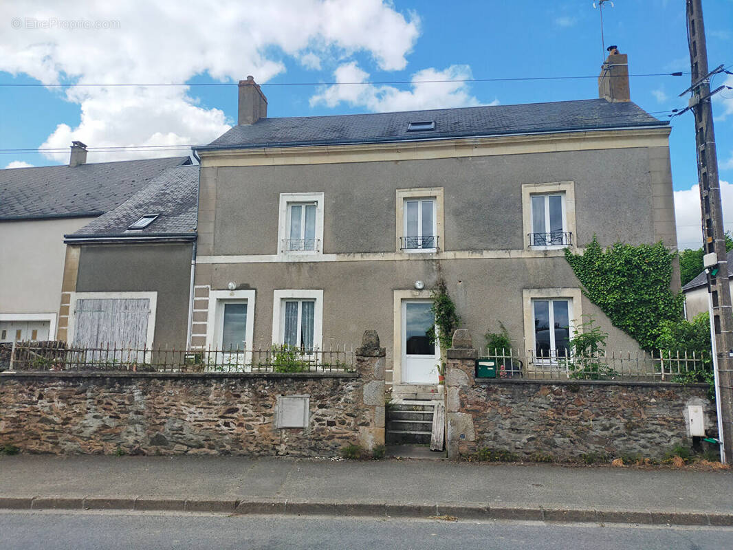 Maison à SILLE-LE-GUILLAUME