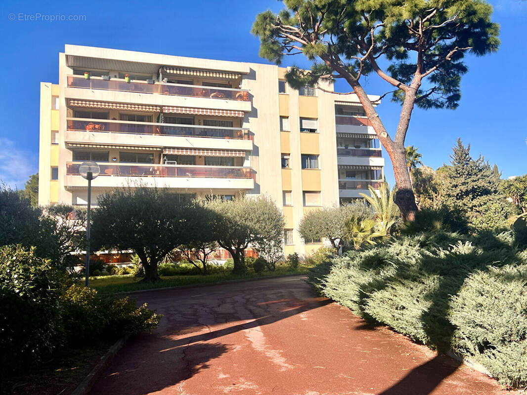 Appartement à SAINT-LAURENT-DU-VAR
