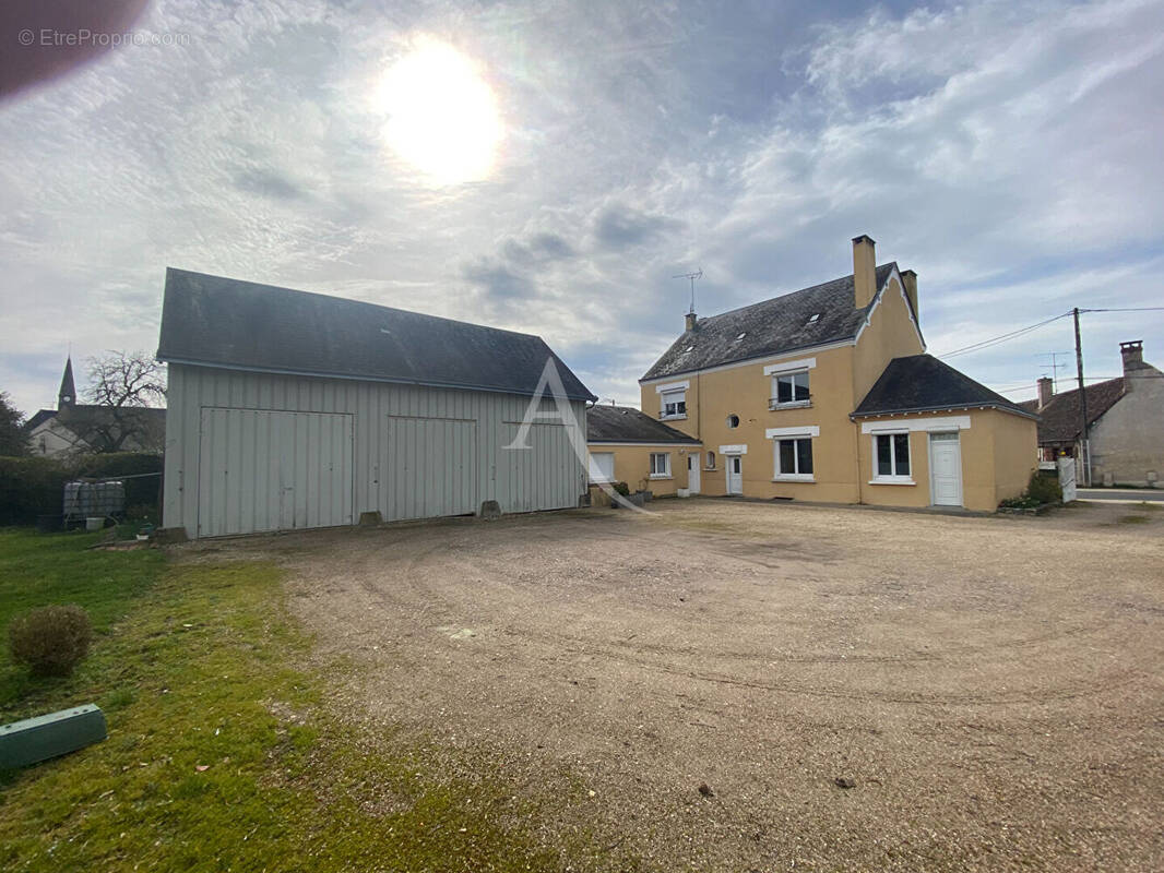 Maison à LOURY