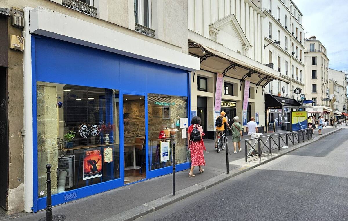 Autre à PARIS-11E