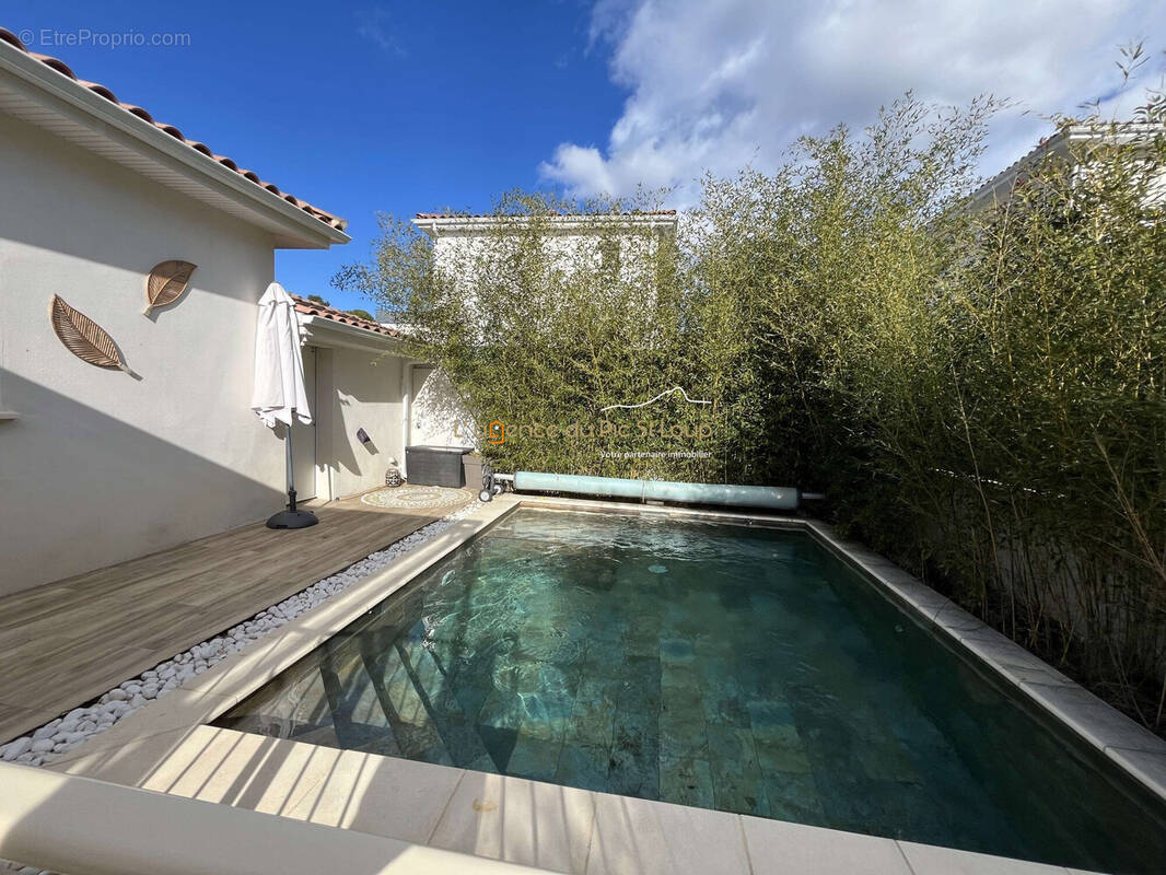 Maison à COMBAILLAUX