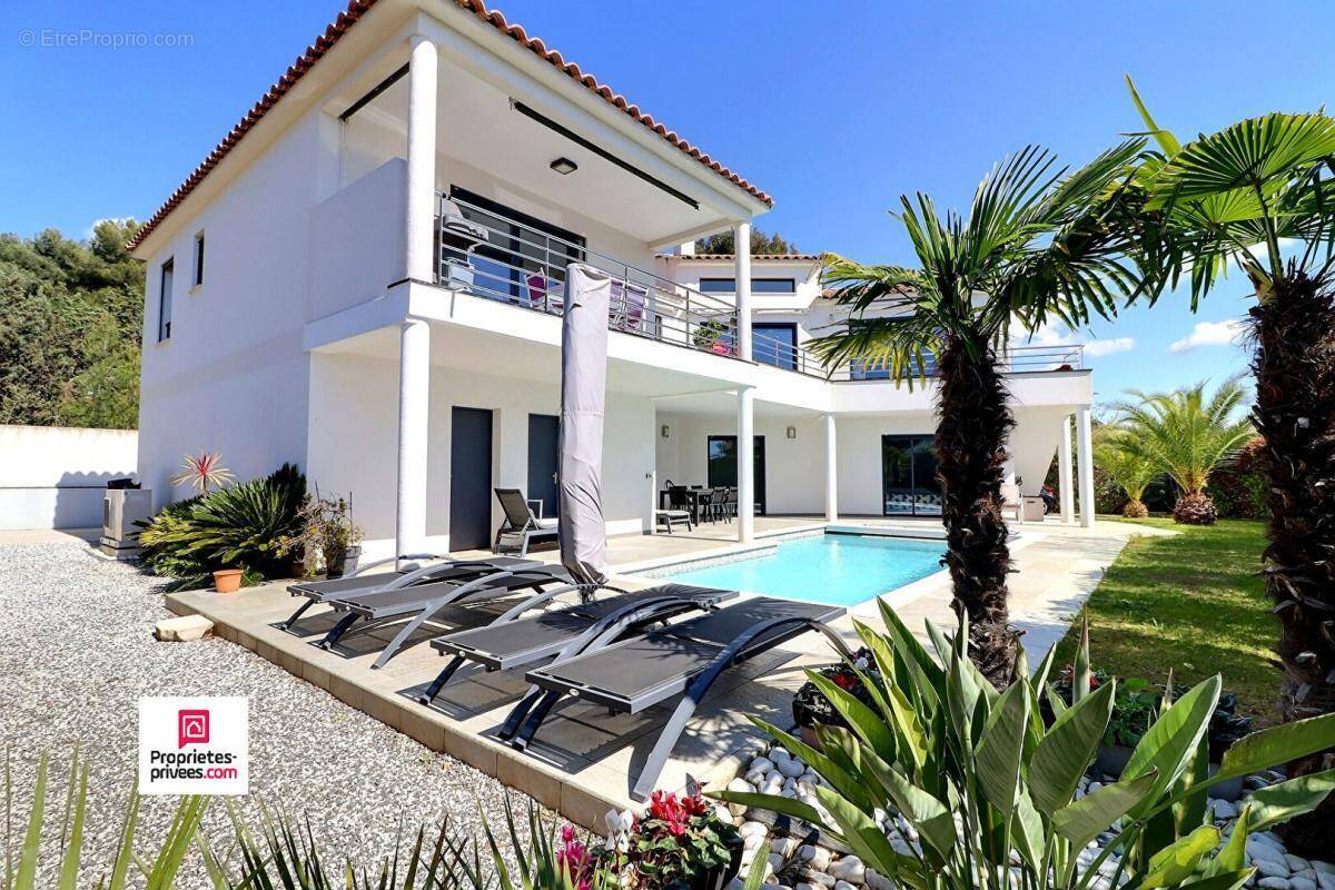 Maison à SAINT-CYR-SUR-MER