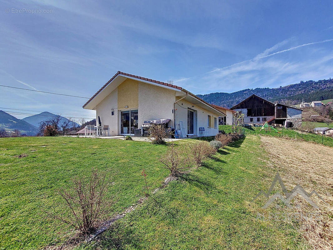 Maison à REYVROZ