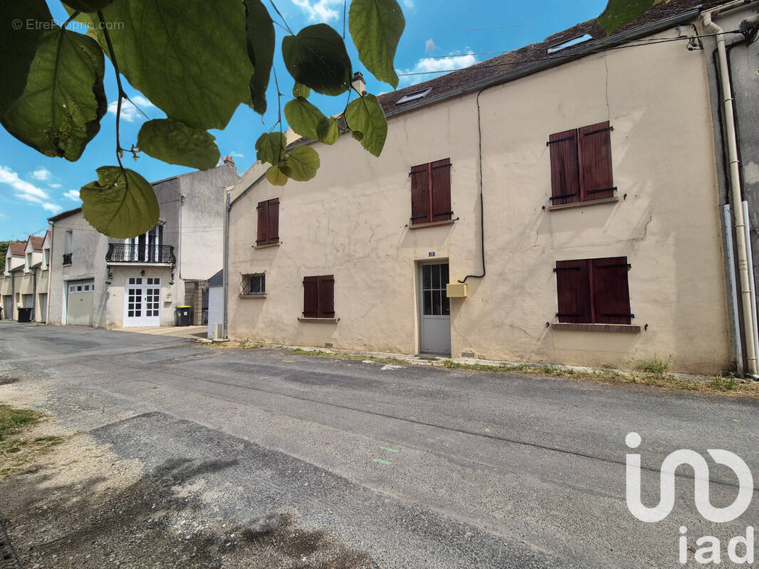Photo 1 - Maison à JOUY-LE-CHATEL