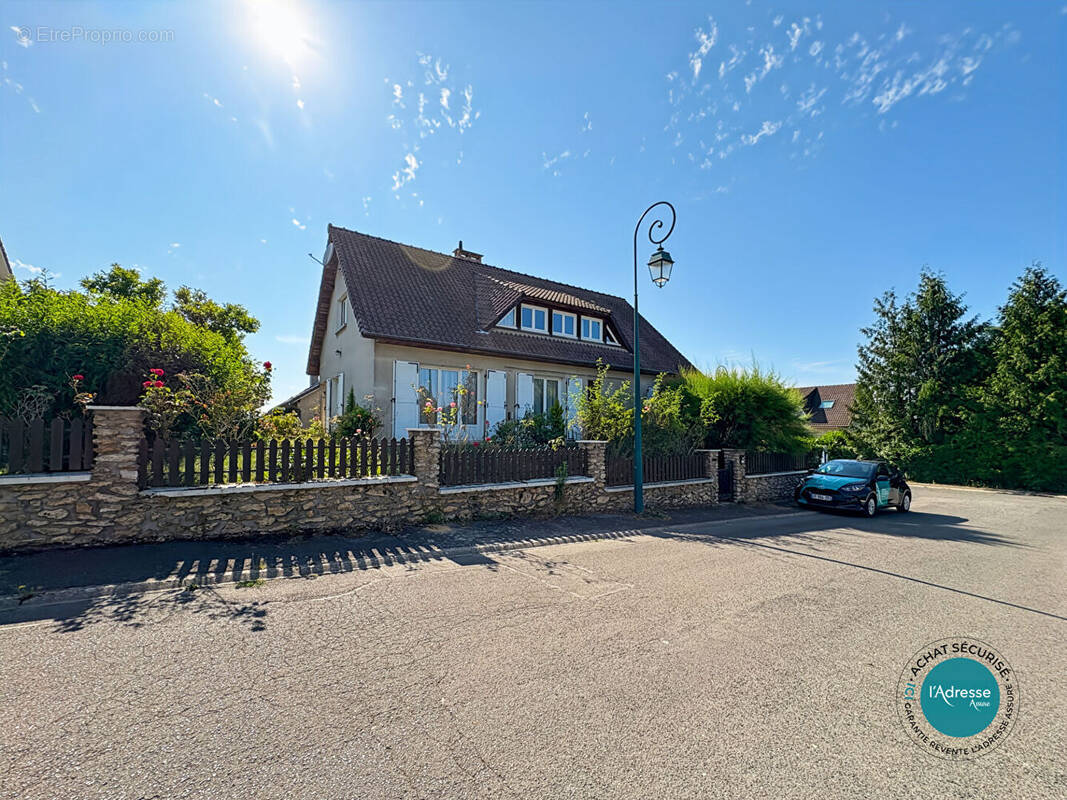 Maison à MENNECY