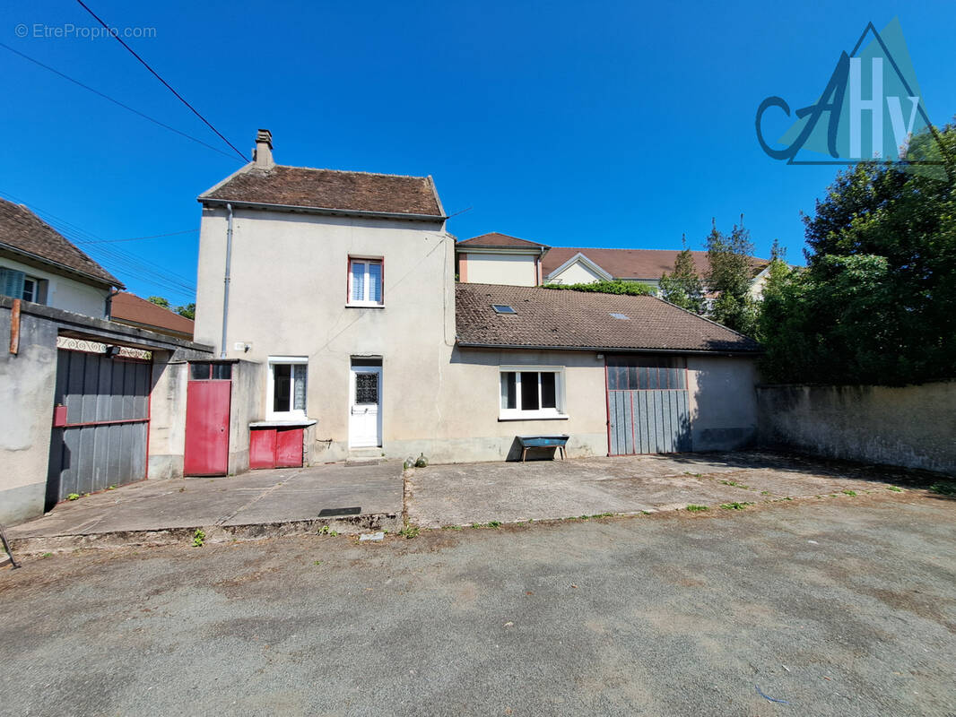 Maison à PONT-SUR-YONNE