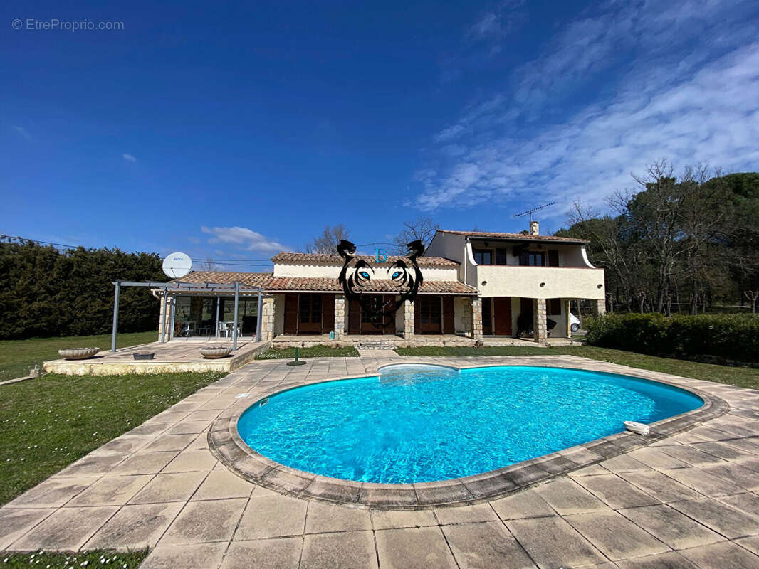 Maison à BAGNOLS-EN-FORET