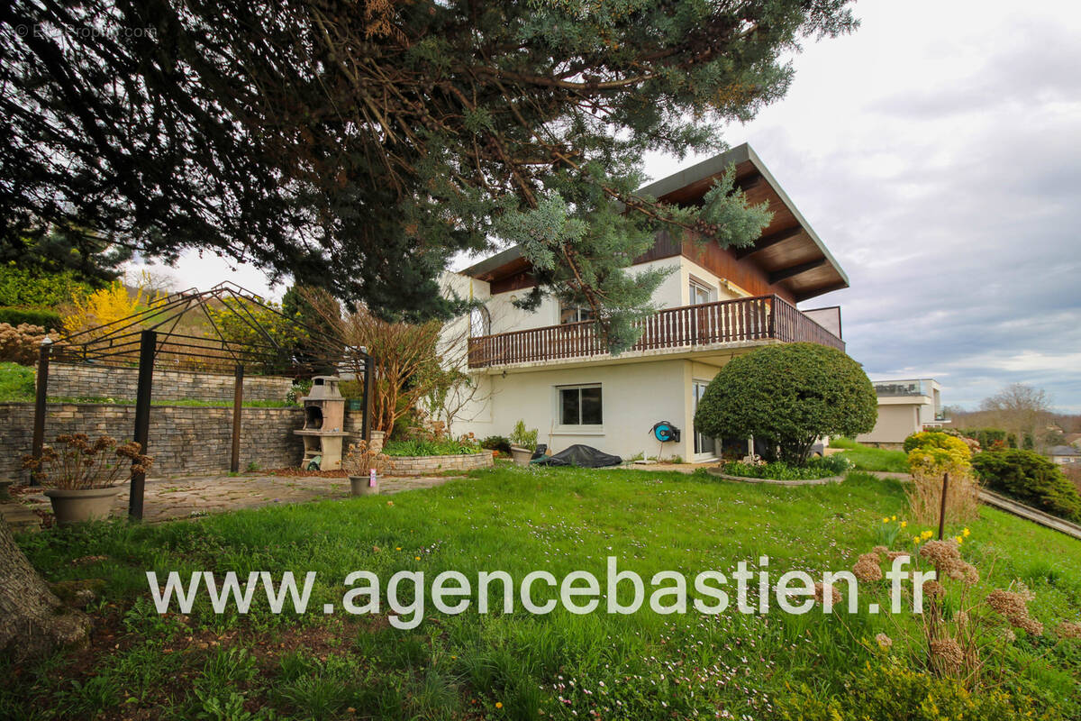 Maison à GRILLY