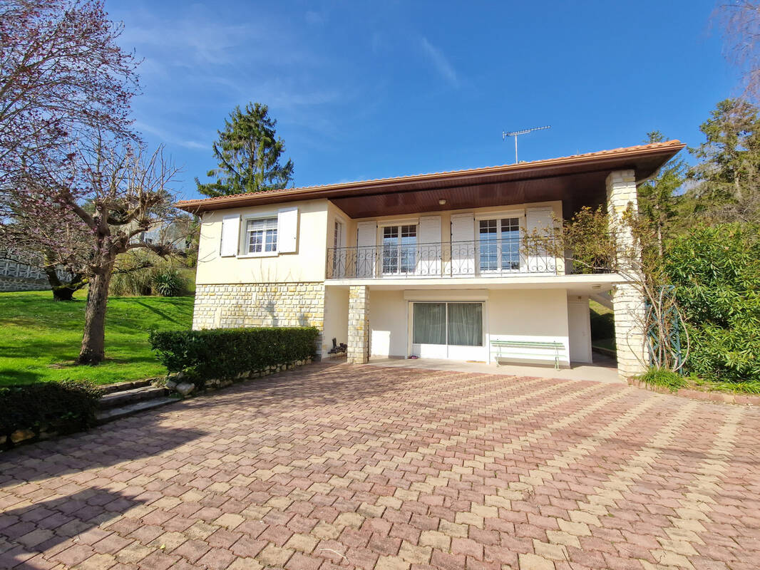 Maison à CHATEAUNEUF-SUR-CHARENTE
