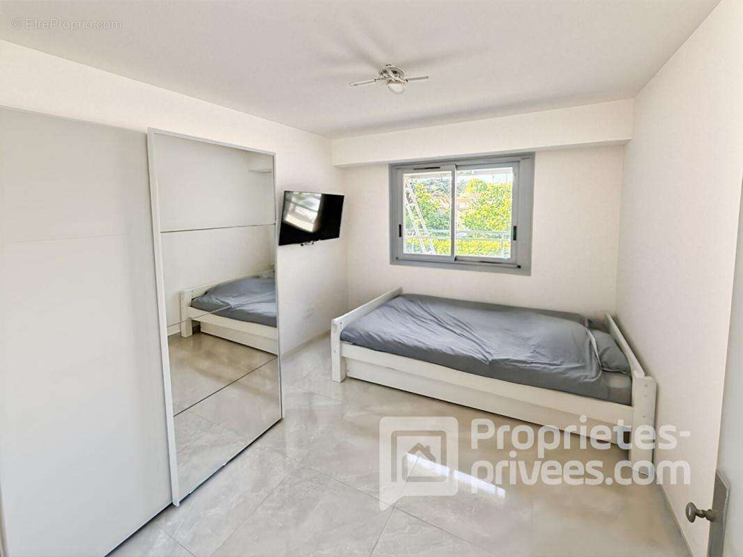Appartement à SAINT-LAURENT-DU-VAR