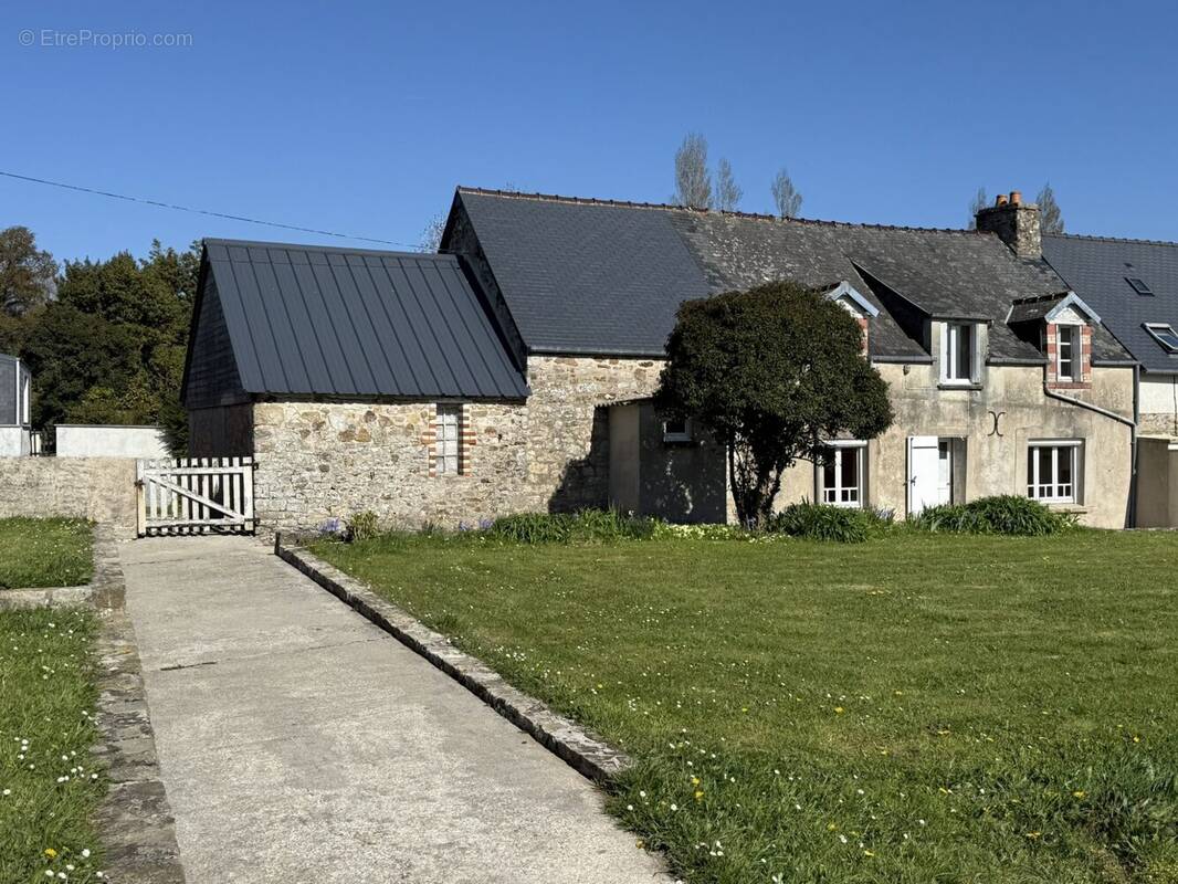Maison à SAINT-PIERRE-D&#039;ARTHEGLISE