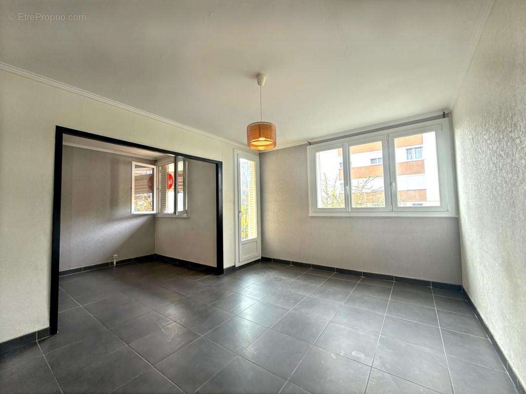 Appartement à CHENOVE