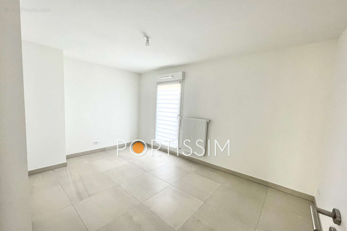 Appartement à SAINT-LAURENT-DU-VAR